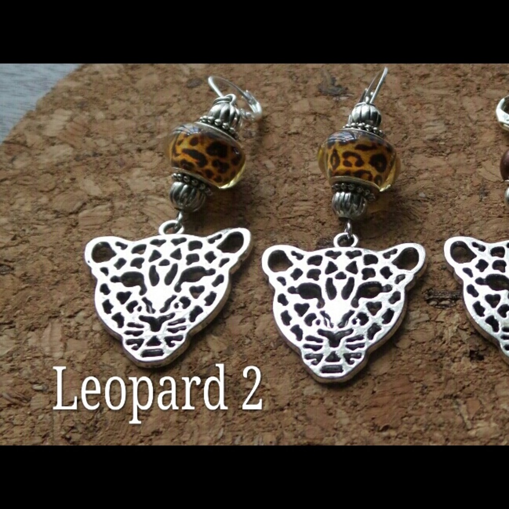 Leopard Silver Tone With Epoxy Bead